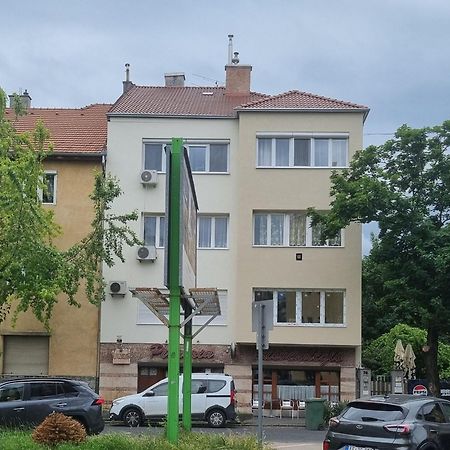 Mgtels Apartman - With Private Parking Budapest Ngoại thất bức ảnh