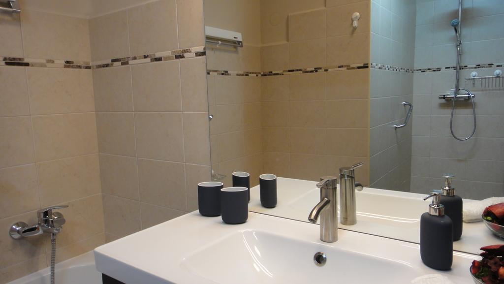 Mgtels Apartman - With Private Parking Budapest Ngoại thất bức ảnh