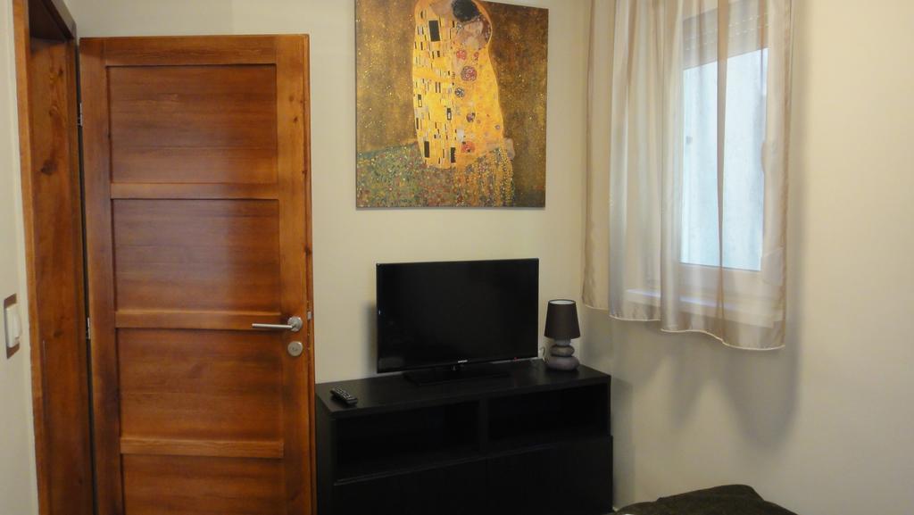 Mgtels Apartman - With Private Parking Budapest Ngoại thất bức ảnh