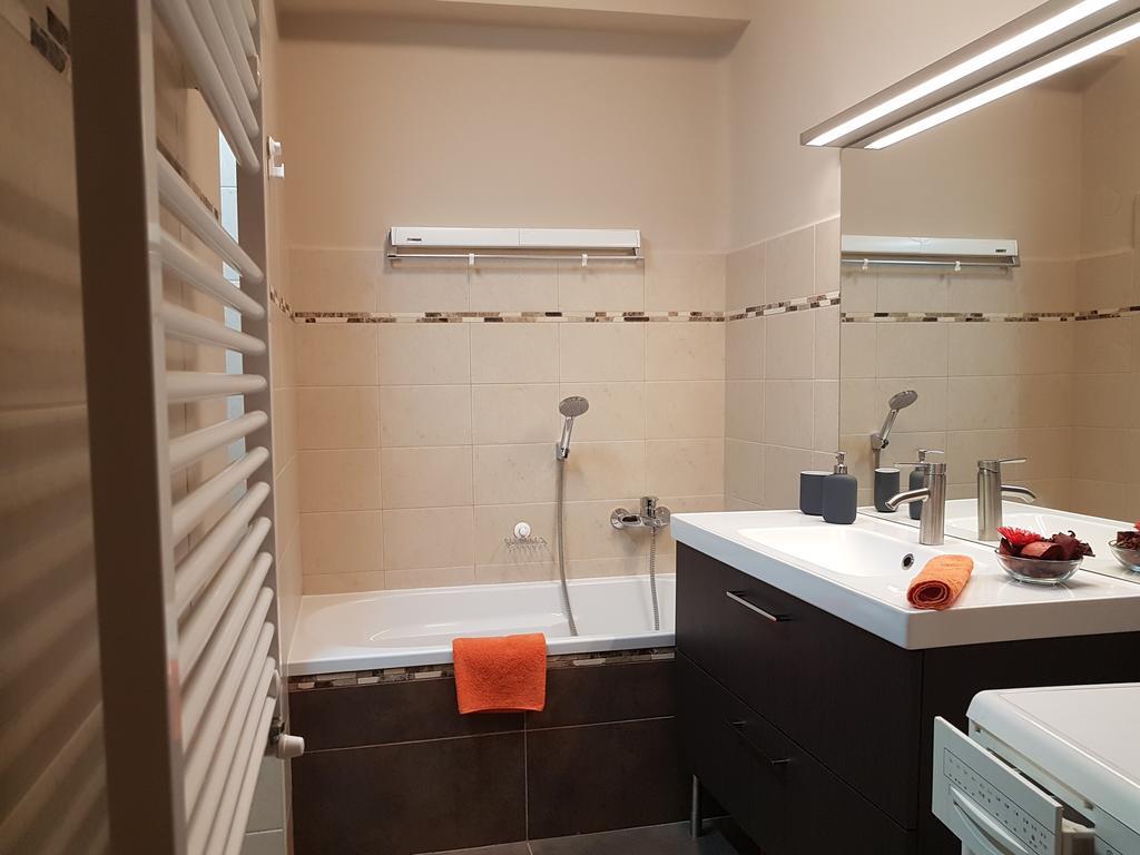 Mgtels Apartman - With Private Parking Budapest Ngoại thất bức ảnh