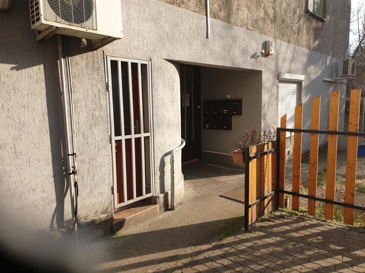 Mgtels Apartman - With Private Parking Budapest Ngoại thất bức ảnh